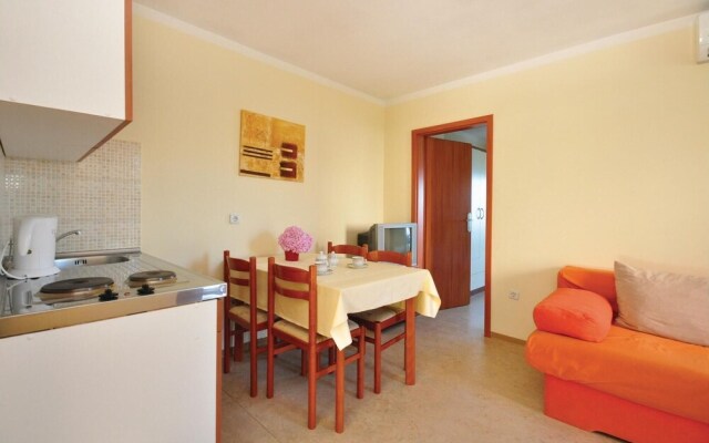 Awesome Home in Mimice With Wifi and 2 Bedrooms