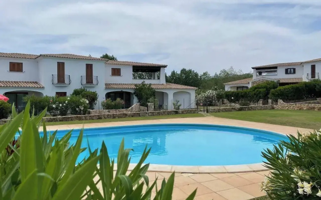 Luisa Apartment In Budoni Shared Pool