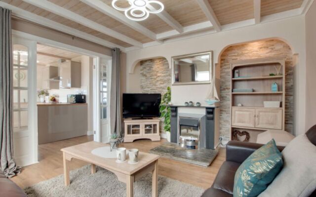 Croft Apartment