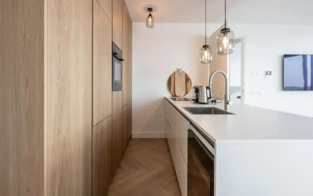 Spacious Waterfront Apartment