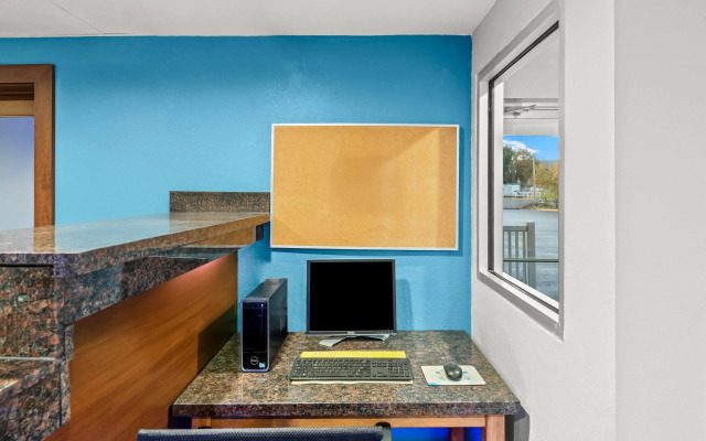 Days Inn by Wyndham Ames