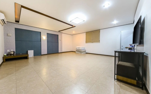 Gochang Hotel Moyangseong