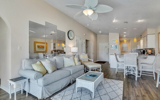 Golden Getaway 2 Bedroom Condo by RedAwning