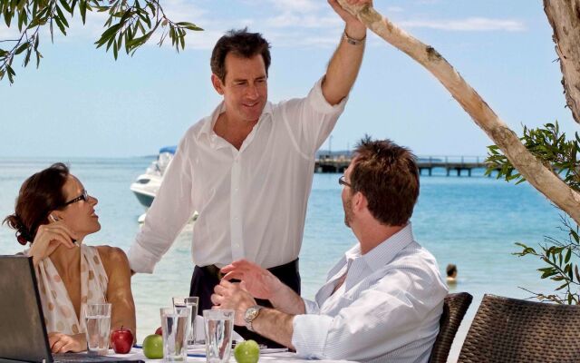 Kingfisher Bay Resort