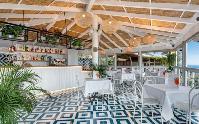 Blue-wave Experience Resort