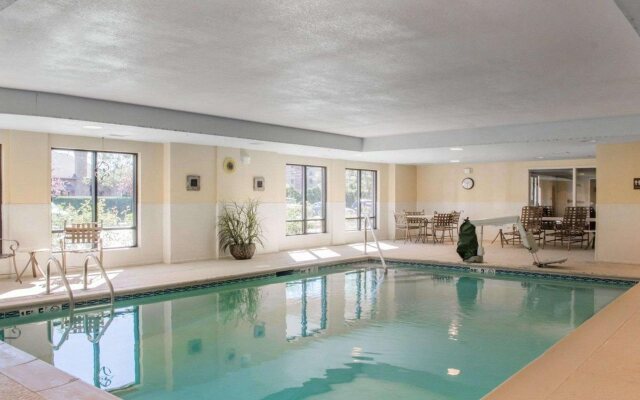 Comfort Inn & Suites West Chester - North Cincinnati