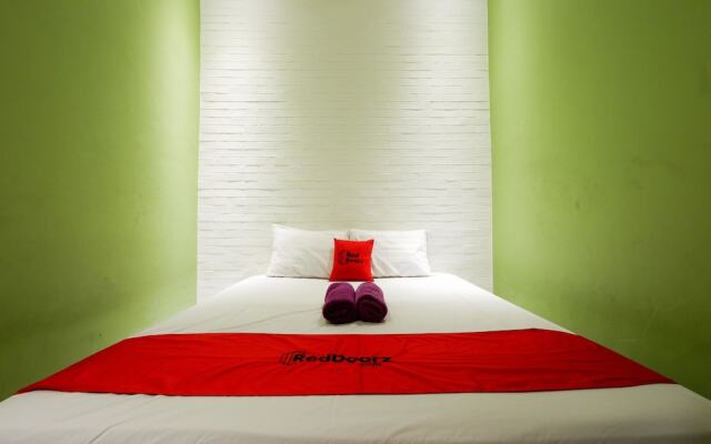 RedDoorz near Universitas Diponegoro 2