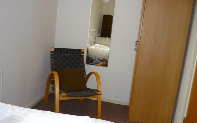 Silver Lining - Mile Apartments