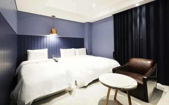 Alma Business Hotel