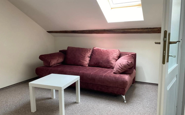 Theater Guesthouse with Parking