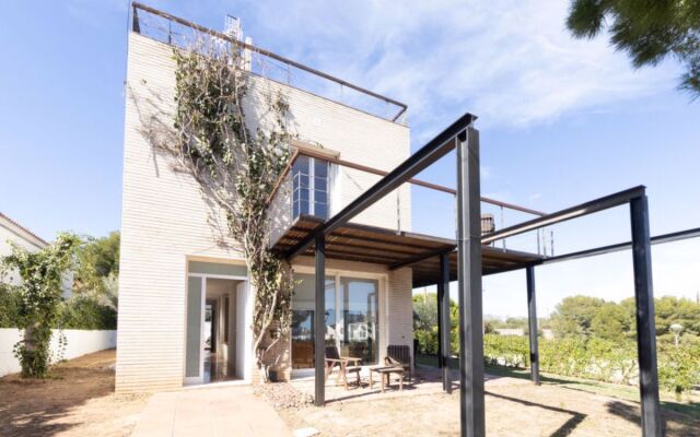 House Mar Roig L'Ampolla