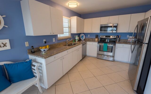 Beach Side Vista Apartment 6
