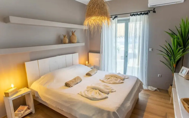 Luxury Villa Delphinus - Allparos Villas