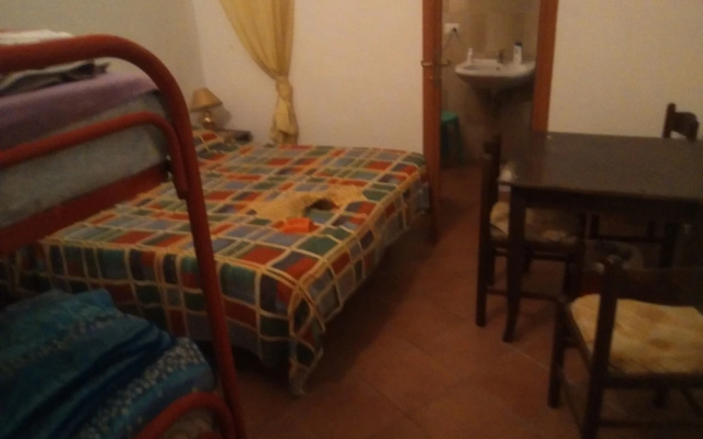 Room-large Room For Five People
