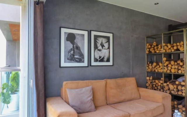 w Industrial Loft With Balcony in Barranco