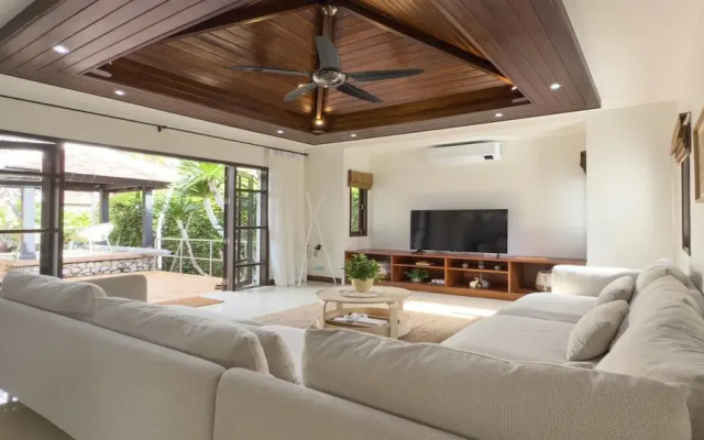 Tropical Poolside Villa SGB4