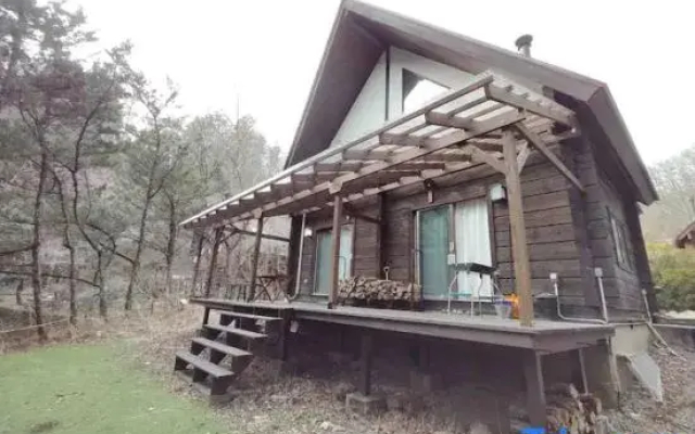 Log House Murmuring