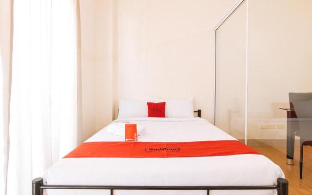 RedDoorz Plus @ IMU1 Suites Paranaque