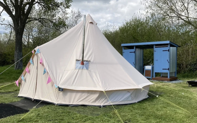 Glamping at The Homestead - Ensuite Bell Tent - Campsite