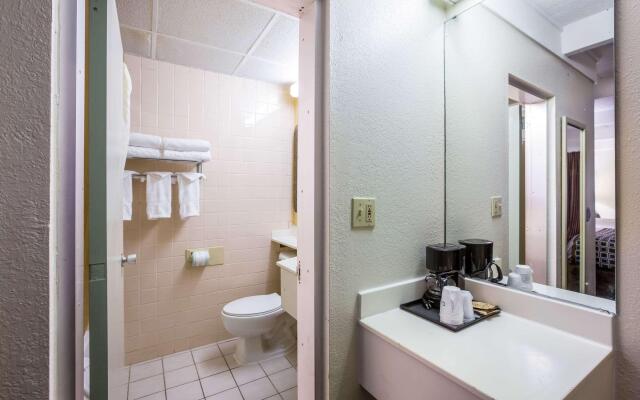 Super 8 by Wyndham Macon GA