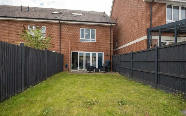 3 Bedroom and 2 Bath House with Balcony