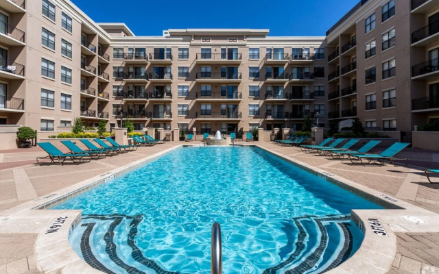 FRONTDESK Oakwood Residence Apts Uptown Dallas