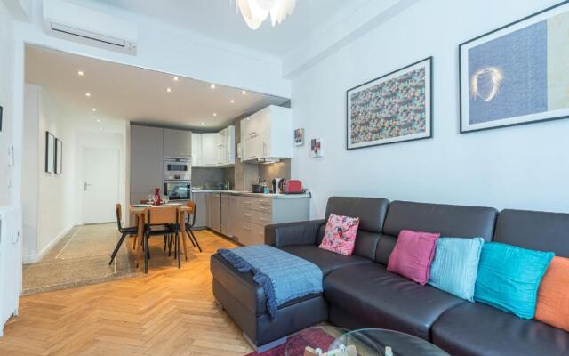 BH - CHARMANT 3 PIECES - Place Garibaldi 4 Personne