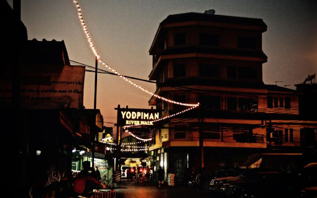 OYO 965 Art Hotel Sanamchai