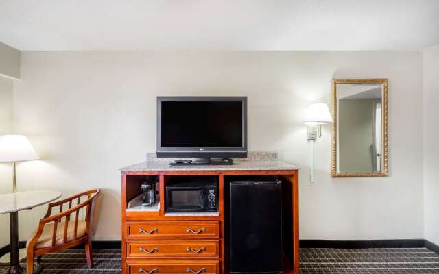 Super 8 by Wyndham Dandridge