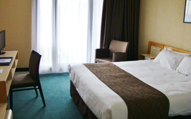 Brit Hotel du Lac