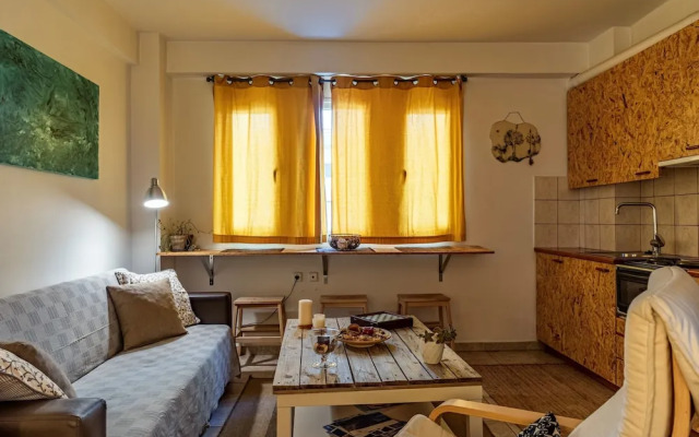 Downtown Central Suite With Private Parking