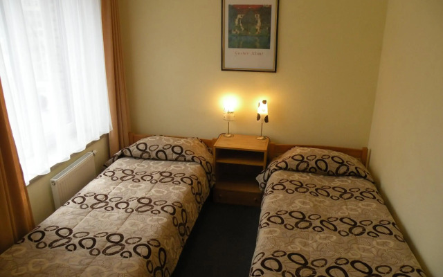Amicus Hotel
