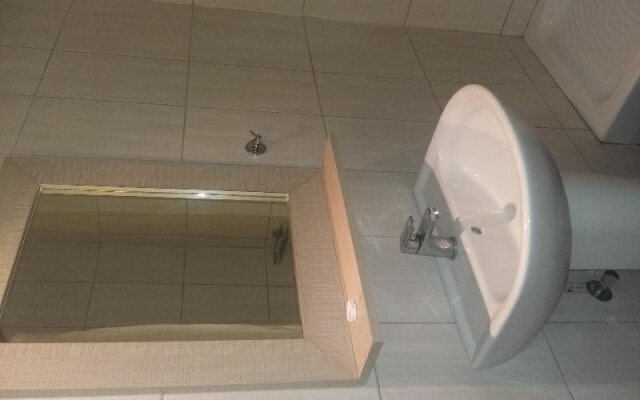 Yakinthos Hotel