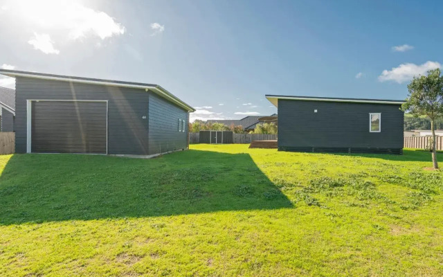 Sundaze Escape - Cooks Beach Holiday Home