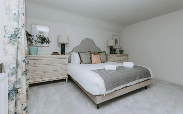 The Dragonfly - Central 2 Bedroom House