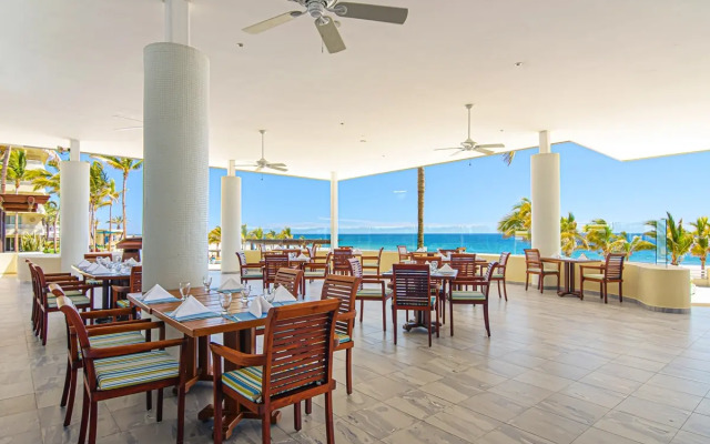 GR Solaris Lighthouse Los Cabos