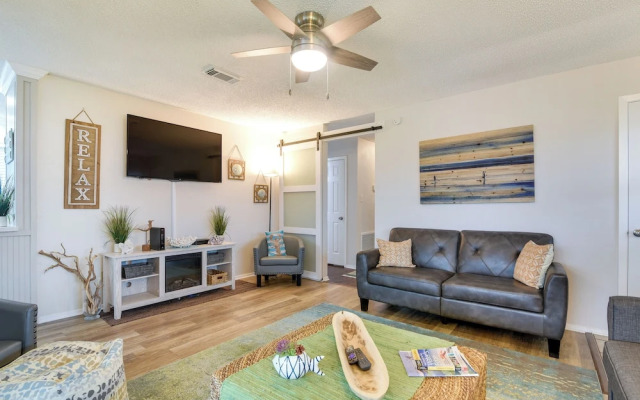 Galveston Getaway w/ Hot Tub: Near Beach!