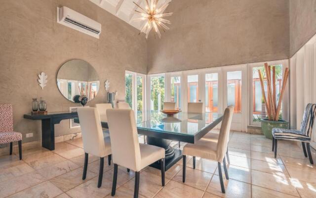 Magnificent Villa w Private Pool at Yarari