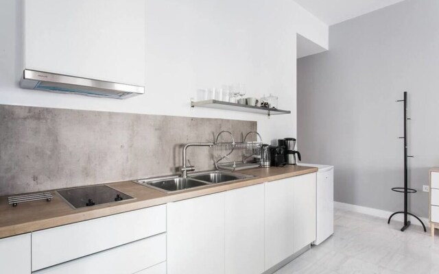 Stunning Renovation In Plaka For 4Guests