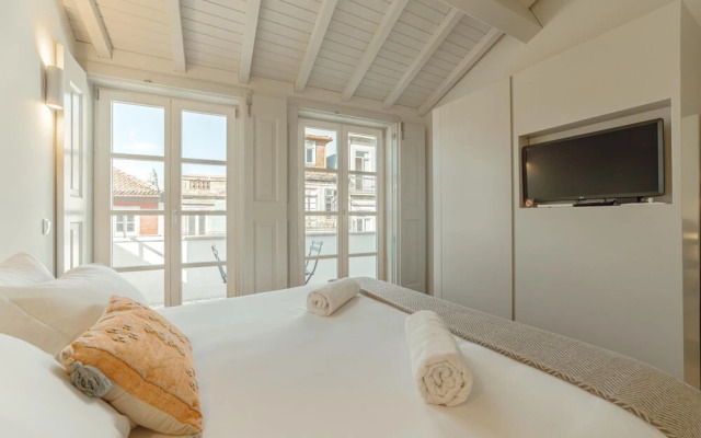 Downtown Deluxe Duplex by Homing