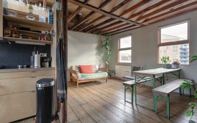 Bright, Spacious Two-bed in Hackney