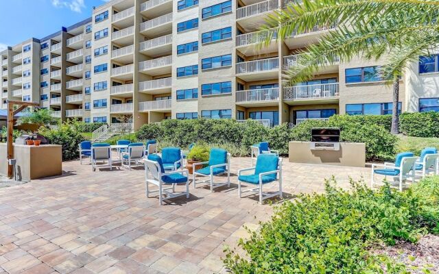 North End Corner Unit with View of the Ocean and Miles of Sandy Beach by RedAwning
