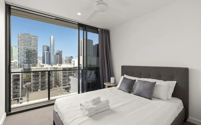 South Brisbane 2 Bedrooms Apartment with Free Parking by KozyGuru – Guest Rooms – Brisbane