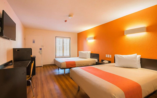Motel 6 Savannah, GA - Midtown