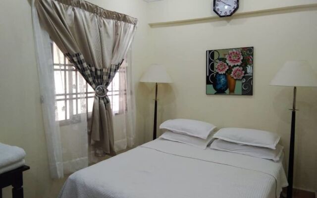 Aini's Guest House In Vista Amani Condo