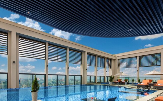 Modern 2 Br Apartment at 4points Opposite Beach