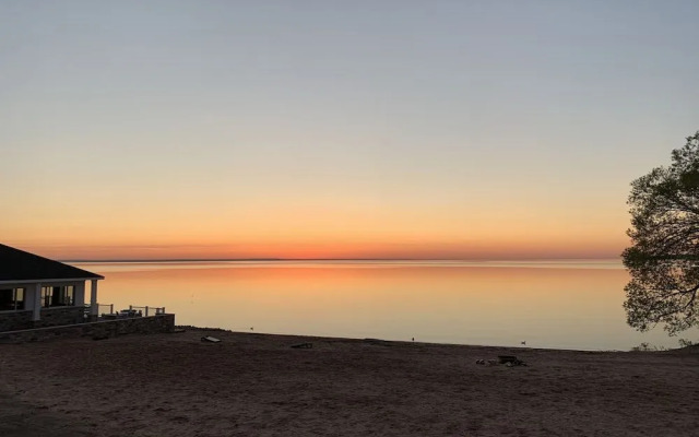 Breakers Resort & Beach Bar