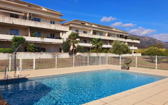 Appartement de charme dans résidence avec piscine