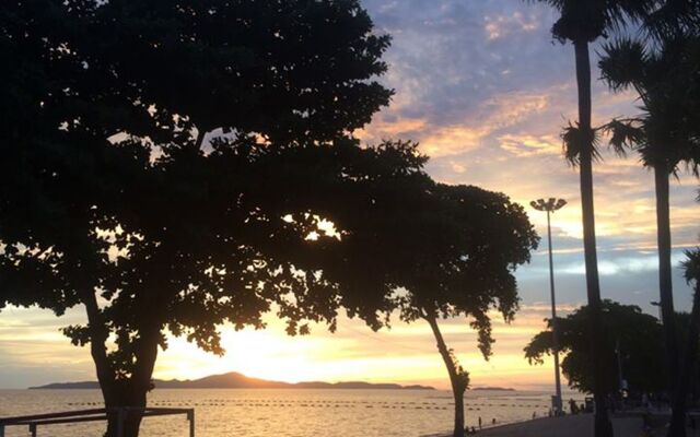 Pratumnak Regal Villa