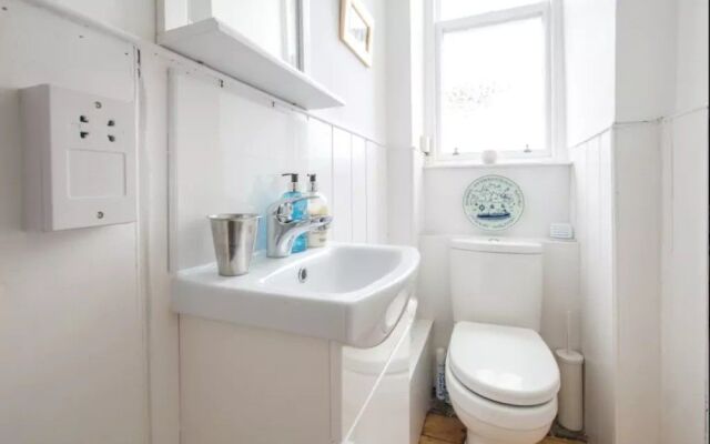 2 Bedroom Flat Near City Centre